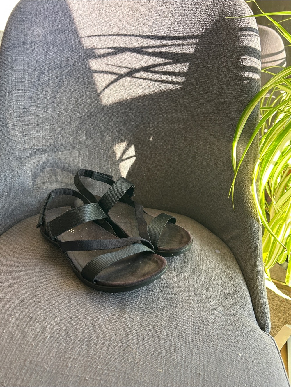 Merrell Women's Black Elastic Strappy Sandals 7